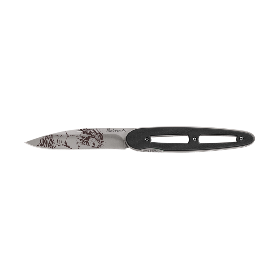 Couteau acier finition titane gris plaquette ajourée résine g10 noir motif «christ»