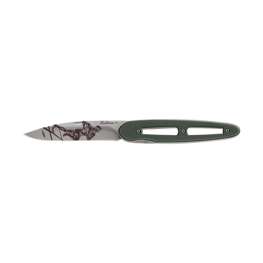 Couteau acier finition titane gris plaquette ajourée résine g10 kaki motif «rugbyman»