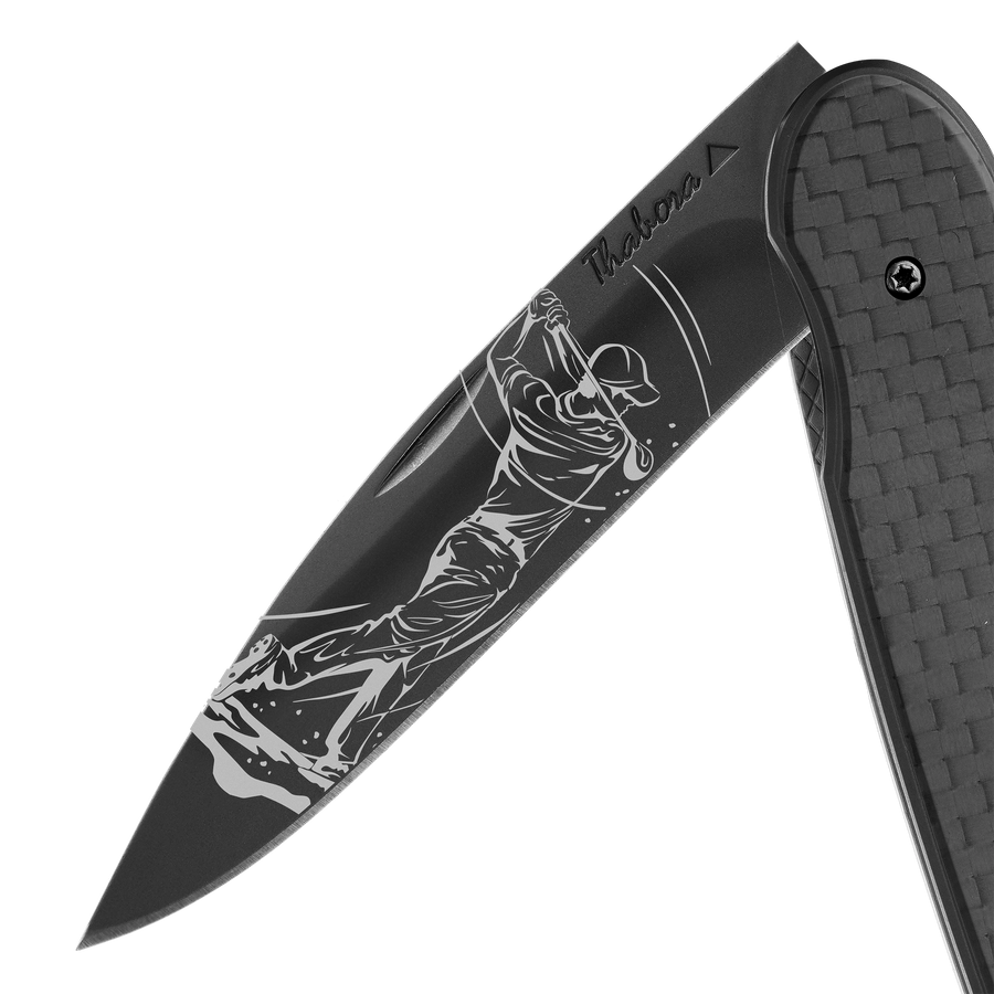 Couteau acier finition titane noir plaquette pleine carbone motif «golfeur»