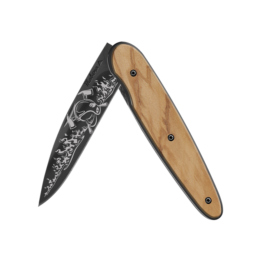 Couteau acier finition titane noir plaquette pleine bois clair motif «pompier»