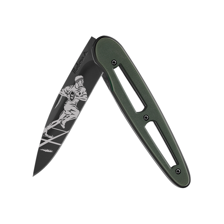 Couteau acier finition titane noir plaquette ajourée résine g10 kaki motif «rugbyman»