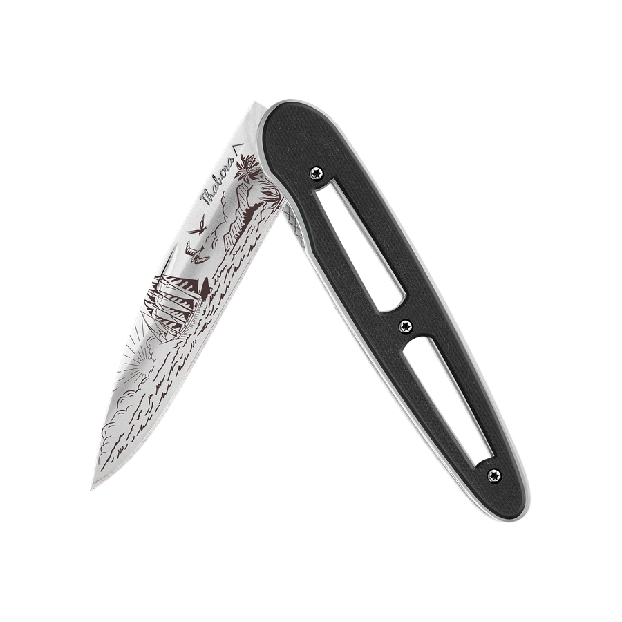 Couteau acier finition brillante plaquette ajourée résine g10 noir motif «voilier»