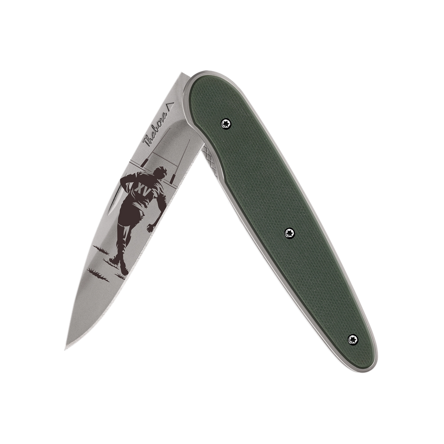 Couteau acier finition titane gris plaquette pleine résine g10 kaki motif «rugby»