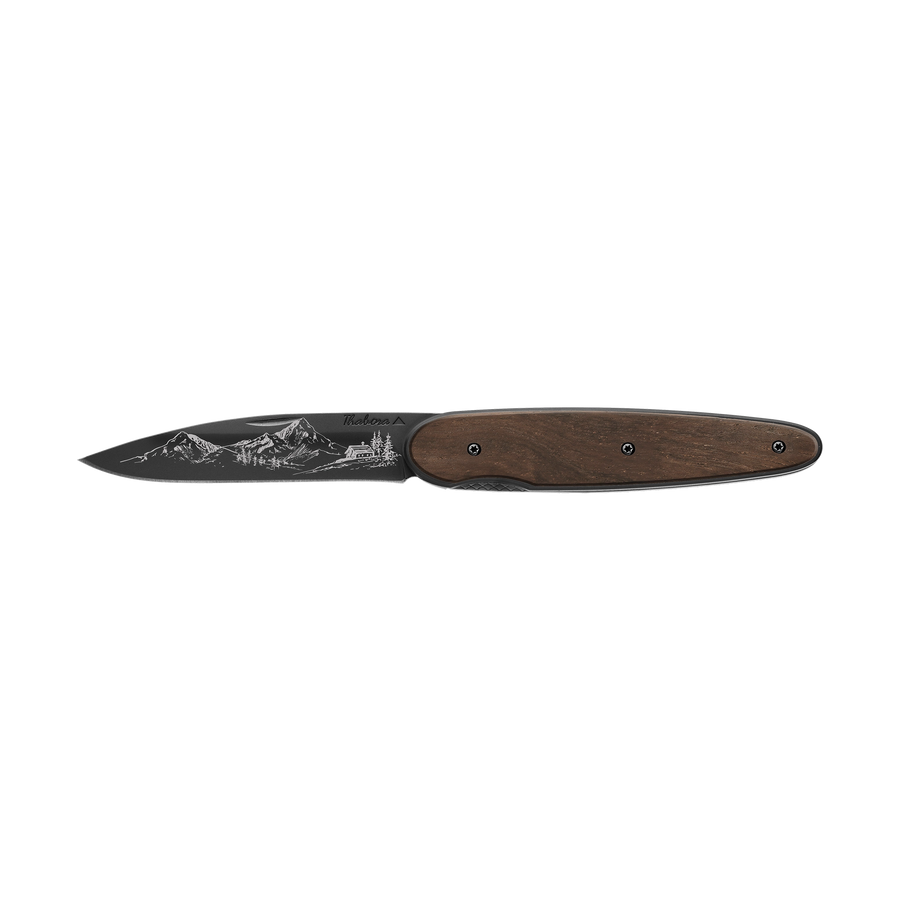 Couteau acier finition titane noir plaquette pleine bois foncé motif «montagne»