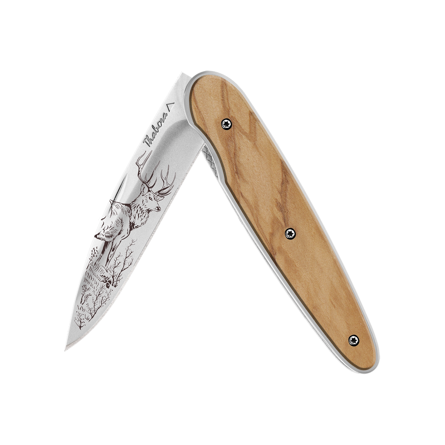 Couteau acier finition brillante plaquette pleine bois clair motif «cerf»