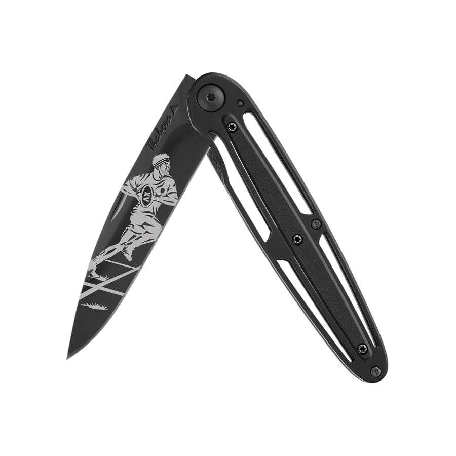 Couteau acier finition titane noir plaquette centrale résine g10 noir motif «rugbyman»