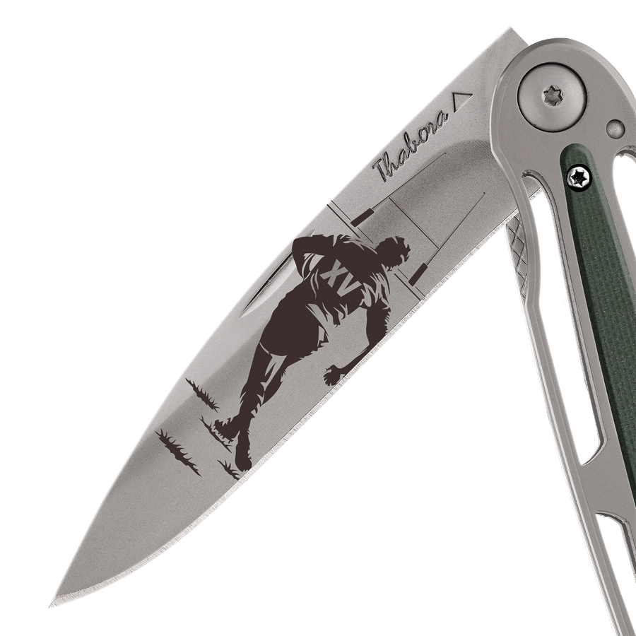 Couteau acier finition titane gris plaquette centrale résine g10 kaki motif «rugby»