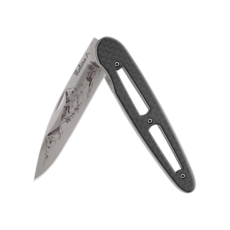 Couteau acier finition titane gris plaquette ajourée carbone motif «montagne»