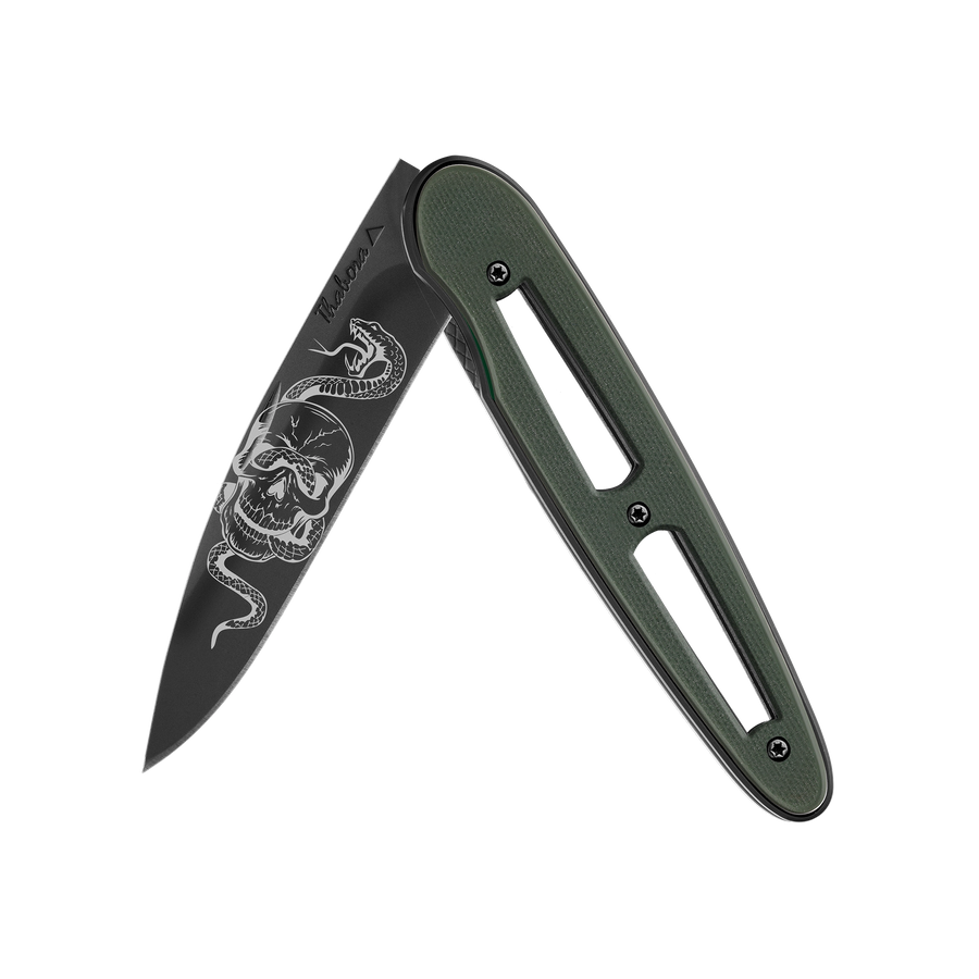 Couteau acier finition titane noir plaquette ajourée résine g10 kaki motif «tête de mort serpent»