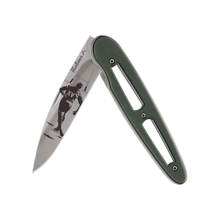 Couteau acier finition titane gris plaquette ajourée résine g10 kaki motif «rugby»