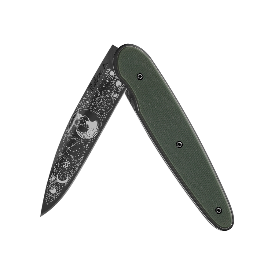 Couteau acier finition titane noir plaquette pleine résine g10 kaki motif «zodiaque verseau»