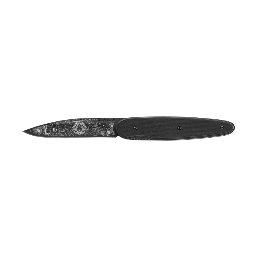Couteau acier finition titane noir plaquette pleine résine g10 noir motif «zodiaque vierge»