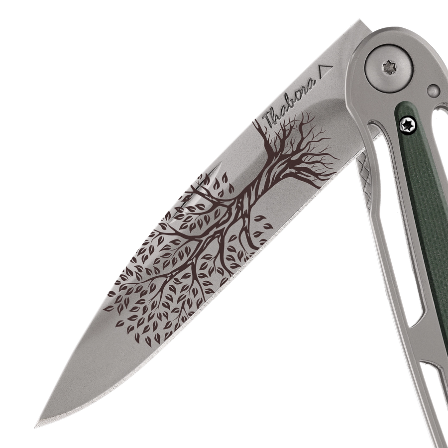 Couteau acier finition titane gris plaquette centrale résine g10 kaki motif «arbre de vie»