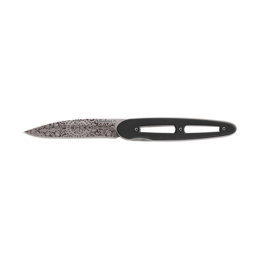 Couteau acier finition titane gris plaquette ajourée résine g10 noir motif «tiki»