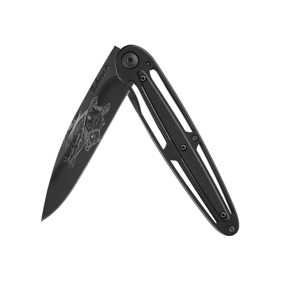 Couteau acier finition titane noir plaquette centrale résine g10 noir motif «poulain»