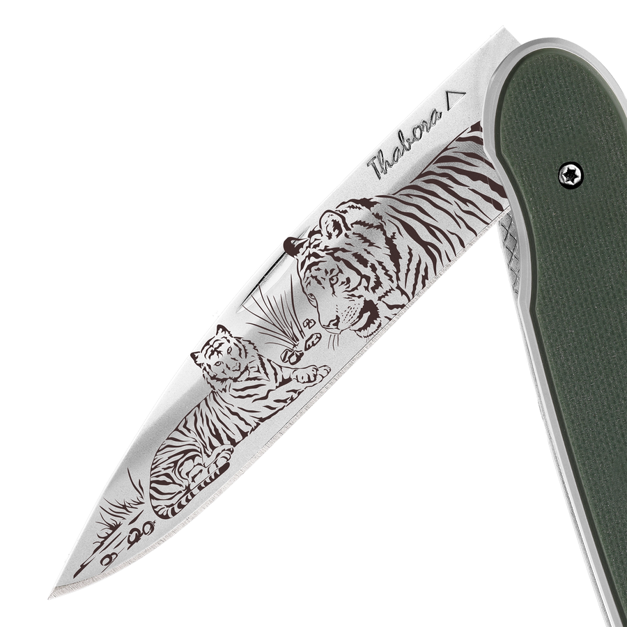 Couteau acier finition brillante plaquette pleine résine g10 kaki motif «tigres»