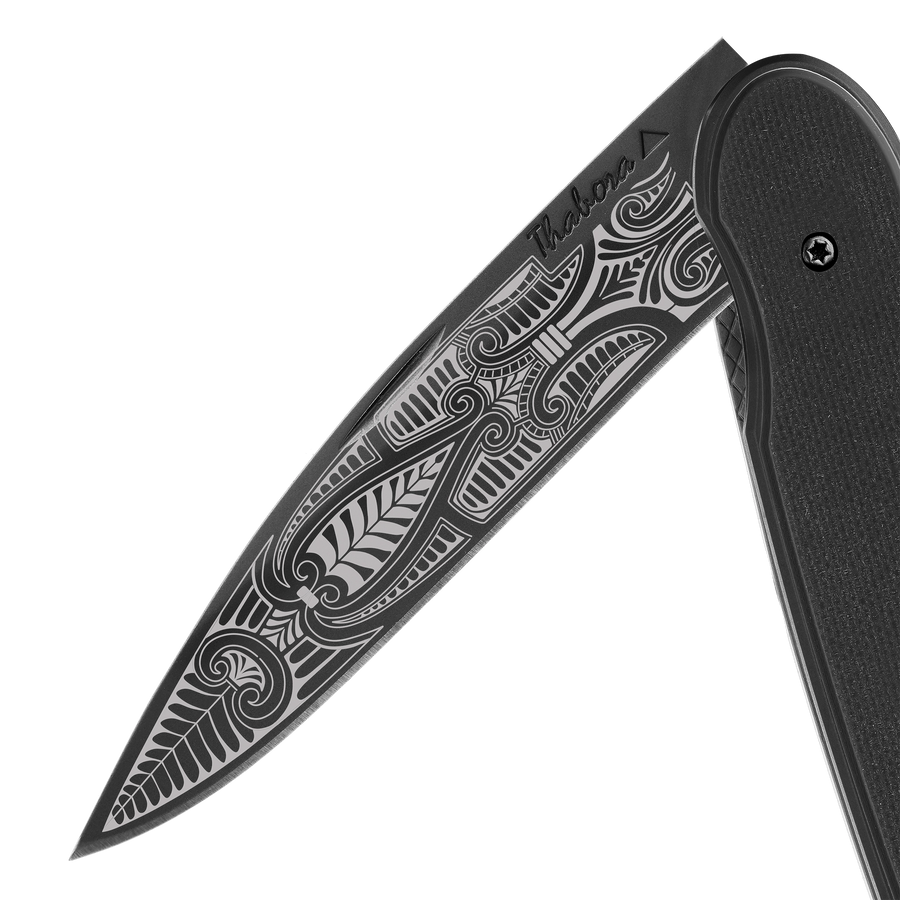 Couteau acier finition titane noir plaquette pleine résine g10 noir motif «cachemire»