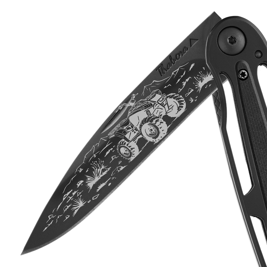 Couteau acier finition titane noir plaquette centrale résine g10 noir motif «quad»