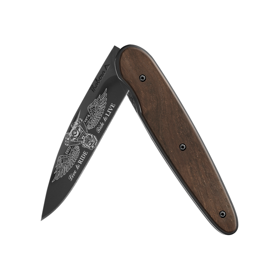 Couteau acier finition titane noir plaquette pleine bois foncé motif «biker ailes»