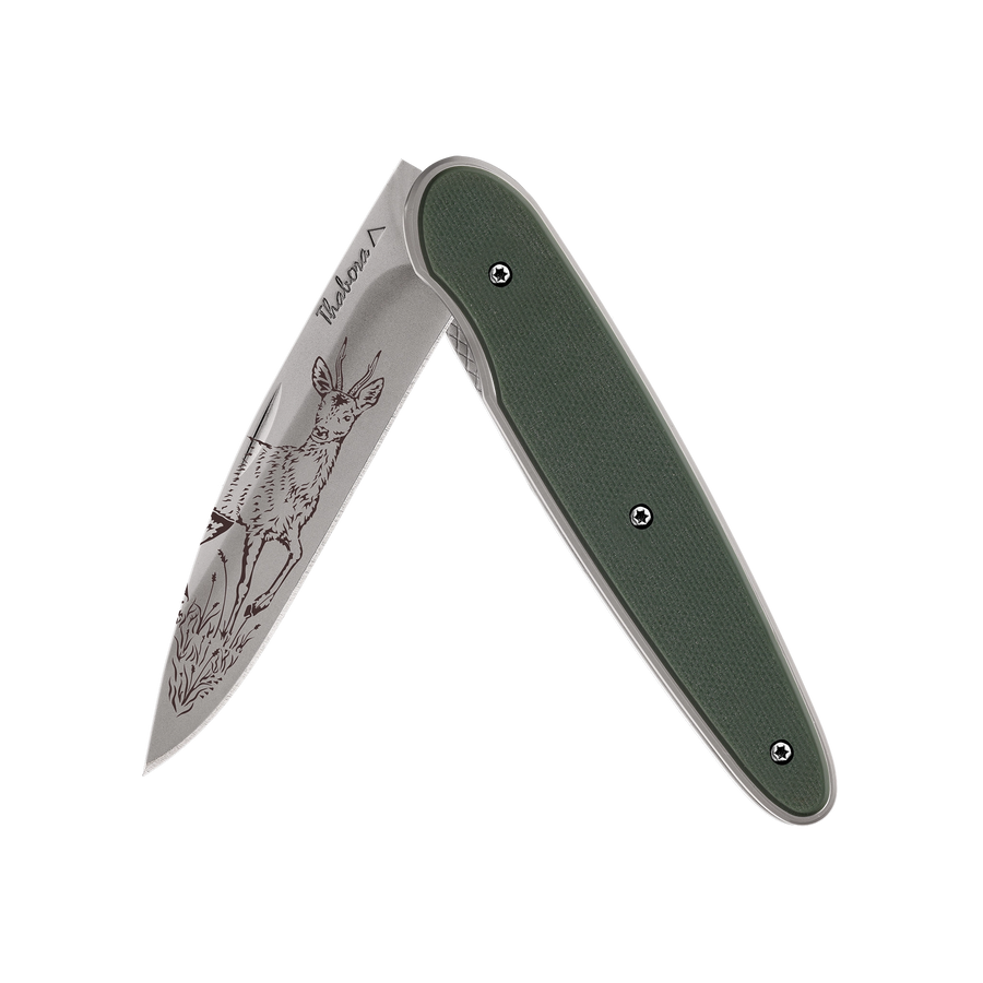 Couteau acier finition titane gris plaquette pleine résine g10 kaki motif «chevreuil brocard»