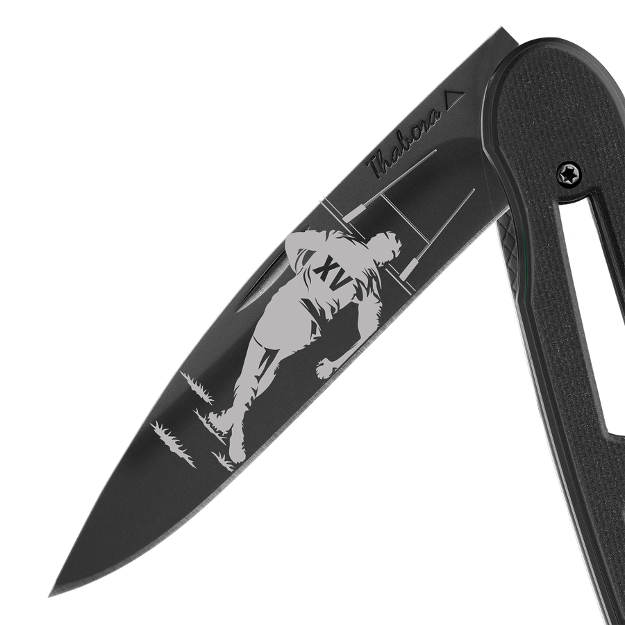 Couteau acier finition titane noir plaquette ajourée résine g10 noir motif «rugby»