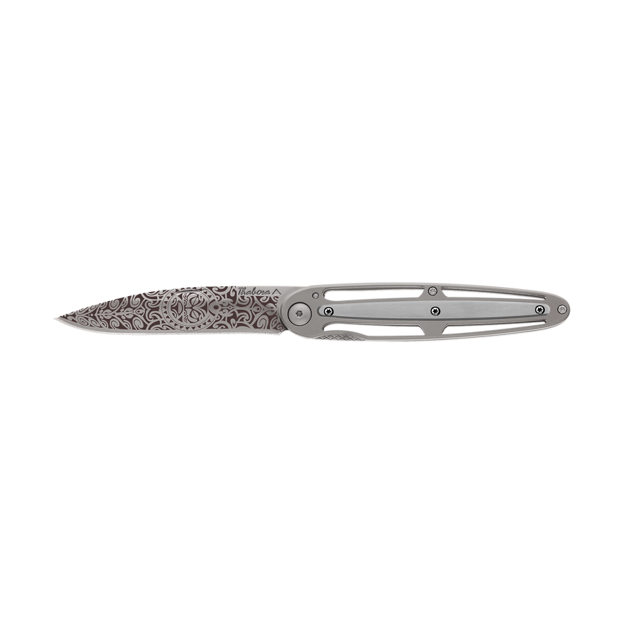 Couteau acier finition titane gris plaquette centrale acier brossé motif «tiki»
