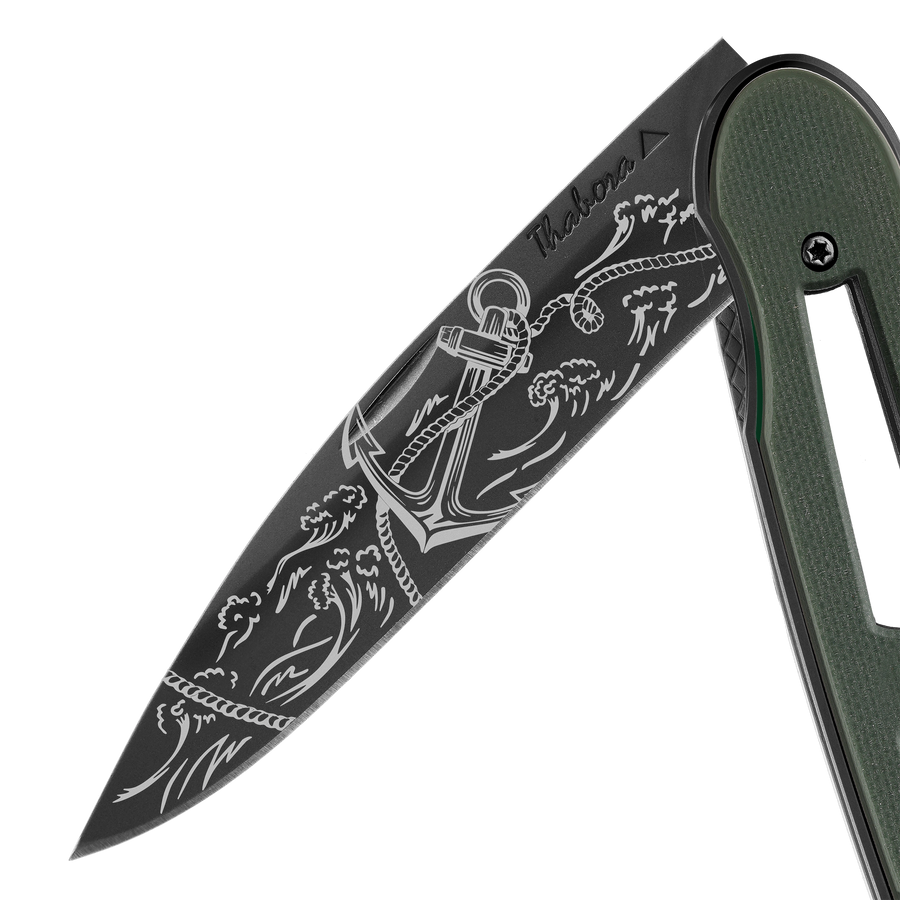 Couteau acier finition titane noir plaquette ajourée résine g10 kaki motif «ancre»