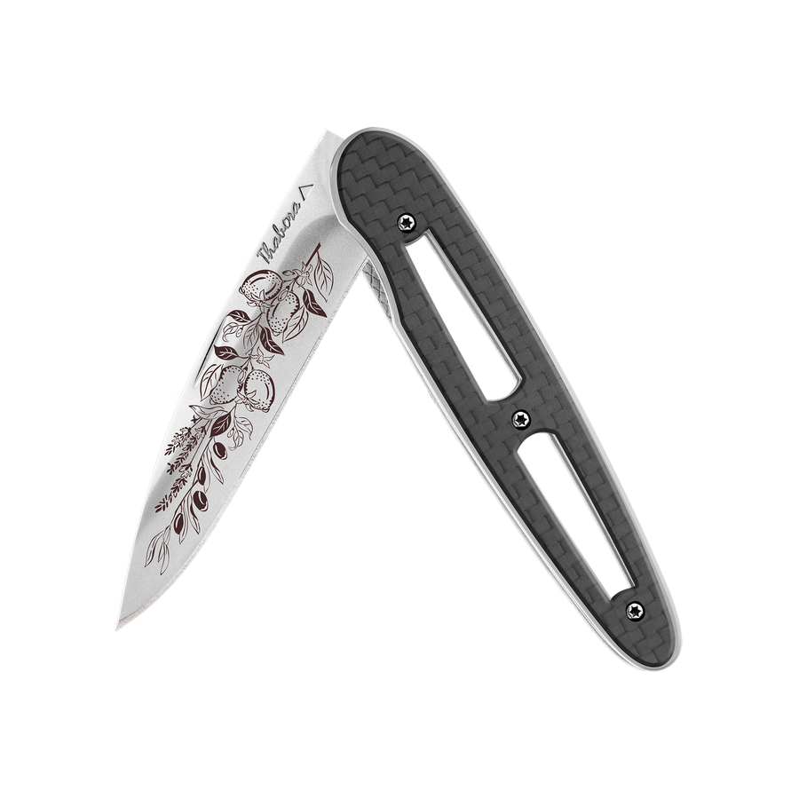 Couteau acier finition brillante plaquette ajourée carbone motif «provencal»