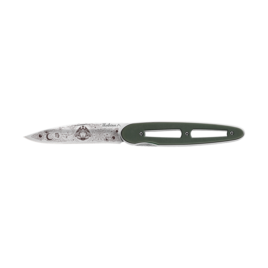 Couteau acier finition brillante plaquette ajourée résine g10 kaki motif «zodiaque vierge»