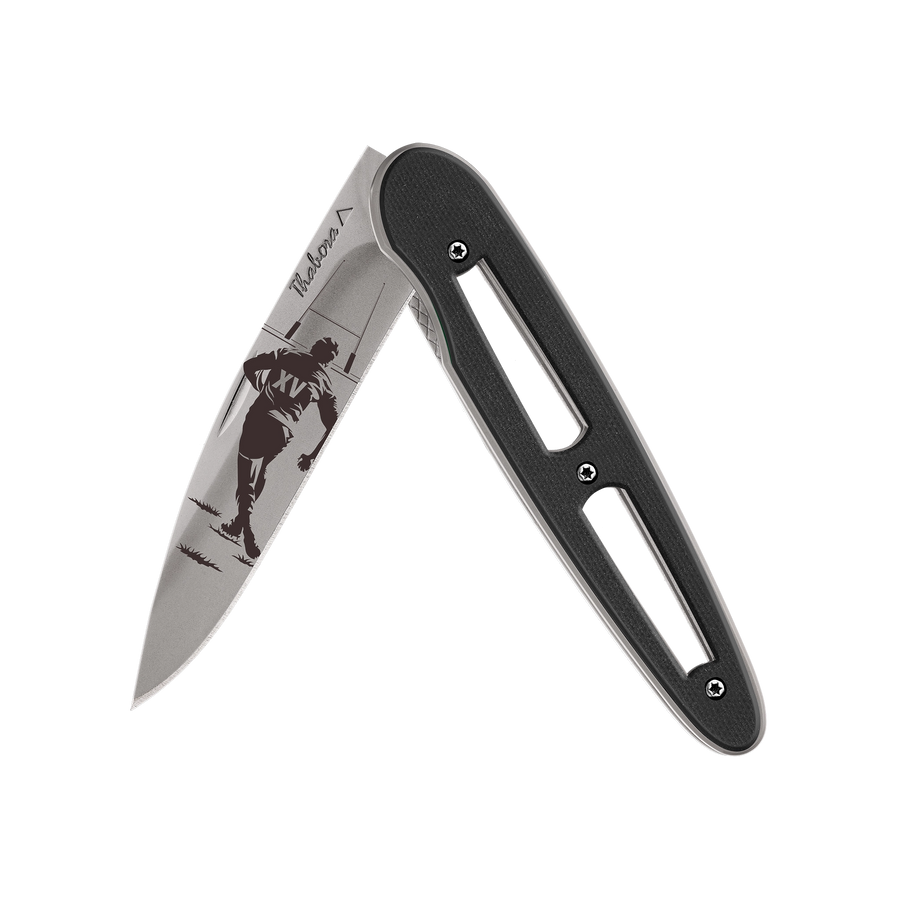 Couteau acier finition titane gris plaquette ajourée résine g10 noir motif «rugby»