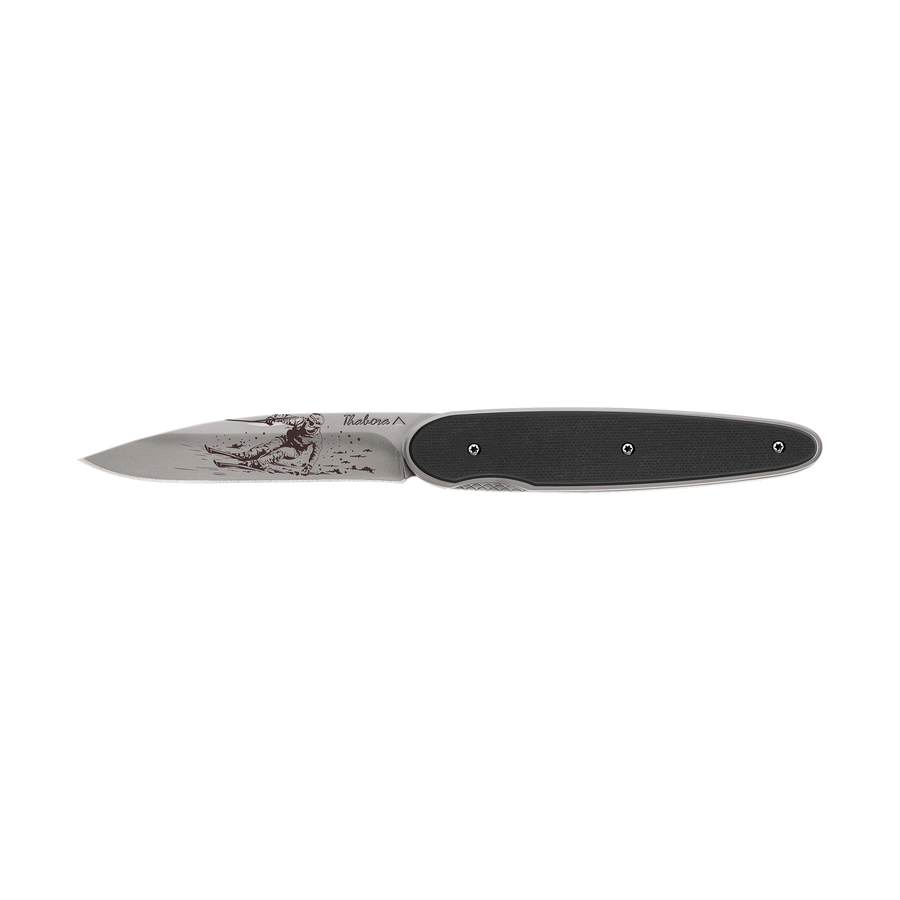Couteau acier finition titane gris plaquette pleine résine g10 noir motif «skieur»