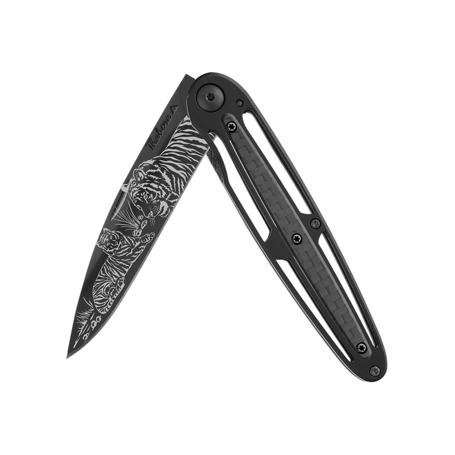 Couteau acier finition titane noir plaquette centrale carbone motif «tigres»