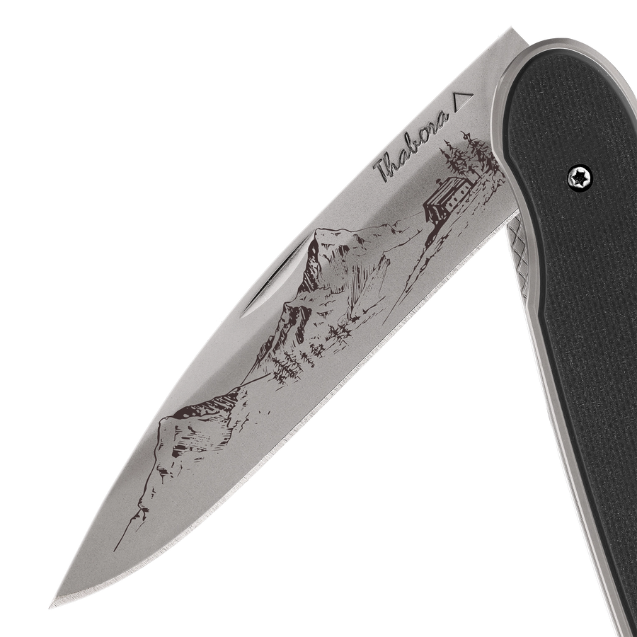 Couteau acier finition titane gris plaquette pleine résine g10 noir motif «montagne»