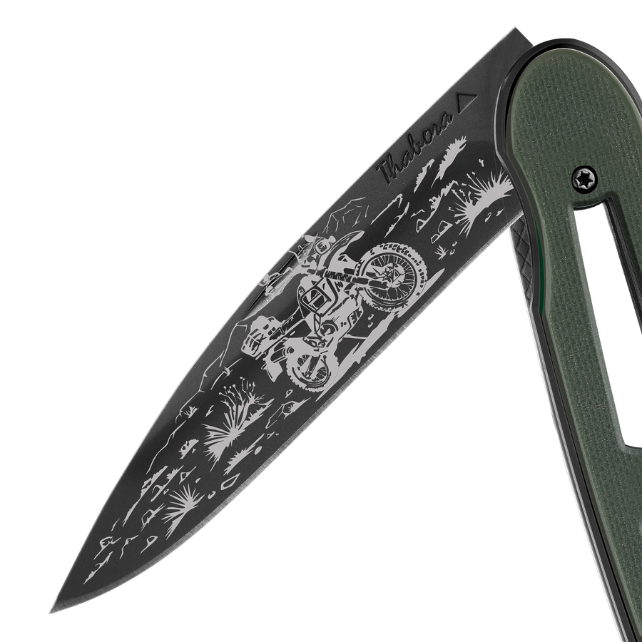 Couteau acier finition titane noir plaquette ajourée résine g10 kaki motif «trail»