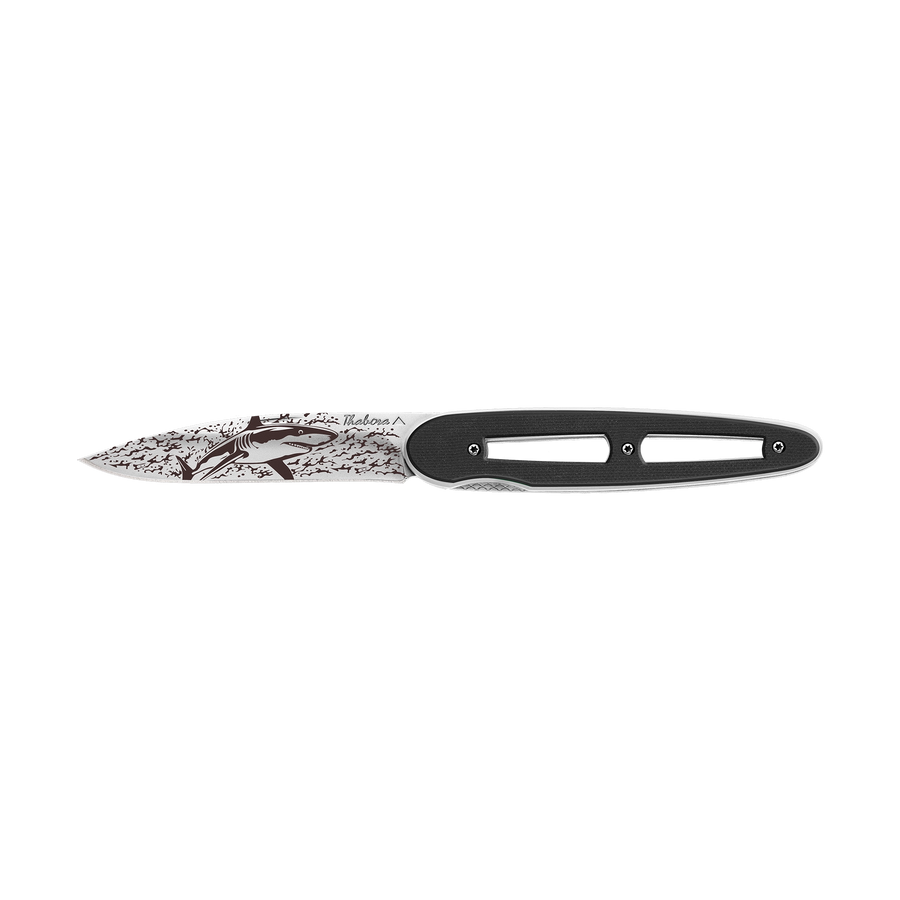 Couteau acier finition brillante plaquette ajourée résine g10 noir motif «requin»