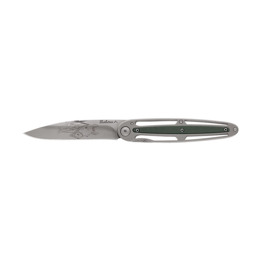 Couteau acier finition titane gris plaquette centrale résine g10 kaki motif «poulain»