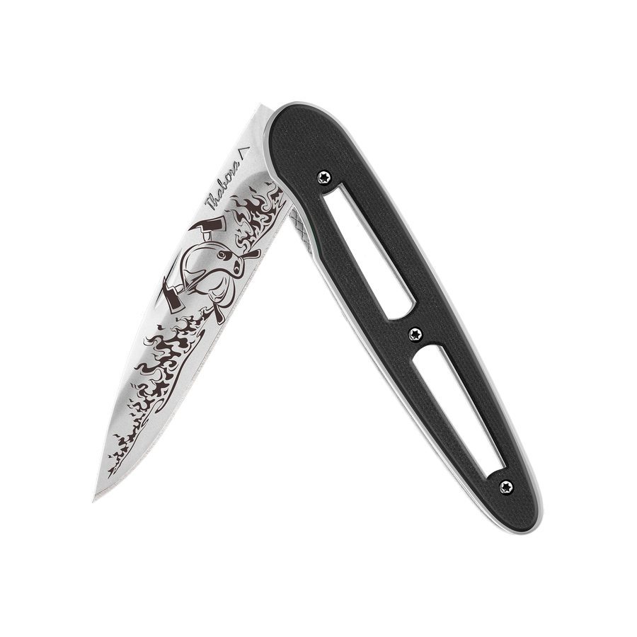 Couteau acier finition brillante plaquette ajourée résine g10 noir motif «pompier»