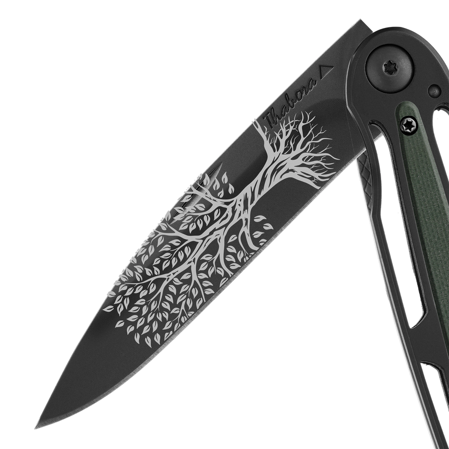 Couteau acier finition titane noir plaquette centrale résine g10 kaki motif «arbre de vie»