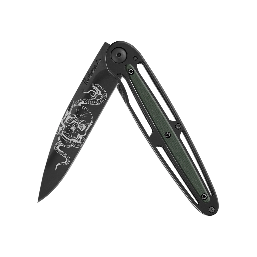 Couteau acier finition titane noir plaquette centrale résine g10 kaki motif «tête de mort serpent»