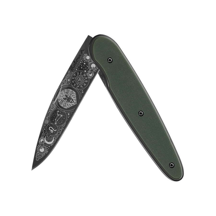 Couteau acier finition titane noir plaquette pleine résine g10 kaki motif «zodiaque lion»