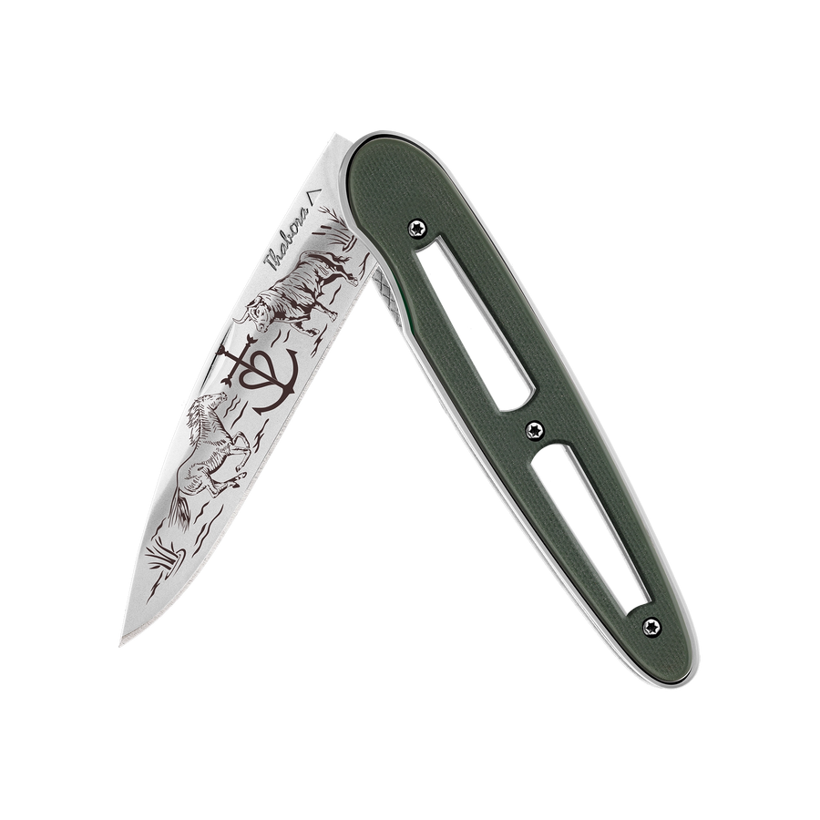 Couteau acier finition brillante plaquette ajourée résine g10 kaki motif «camargue»
