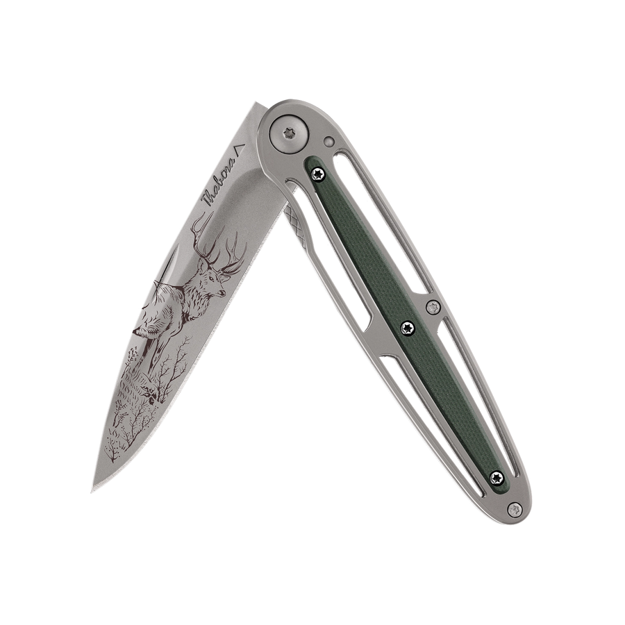 Couteau acier finition titane gris plaquette centrale résine g10 kaki motif «cerf»