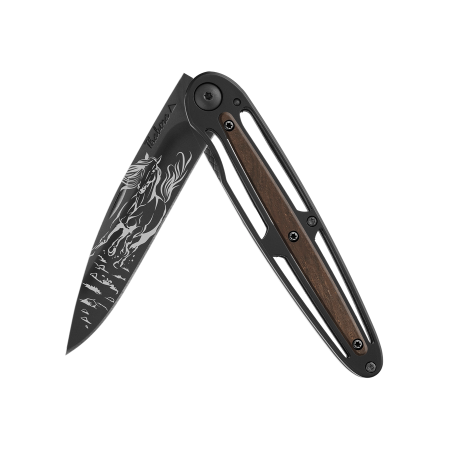 Couteau acier finition titane noir plaquette centrale bois foncé motif «cheval»