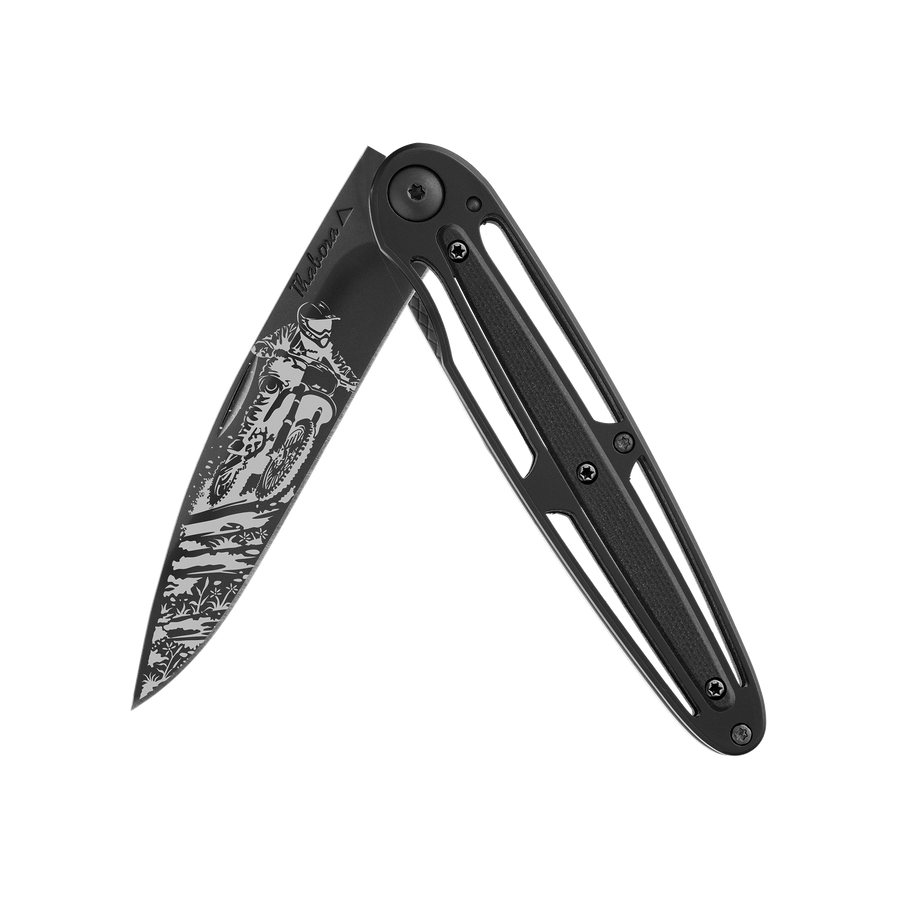 Couteau acier finition titane noir plaquette centrale résine g10 noir motif «motocross»
