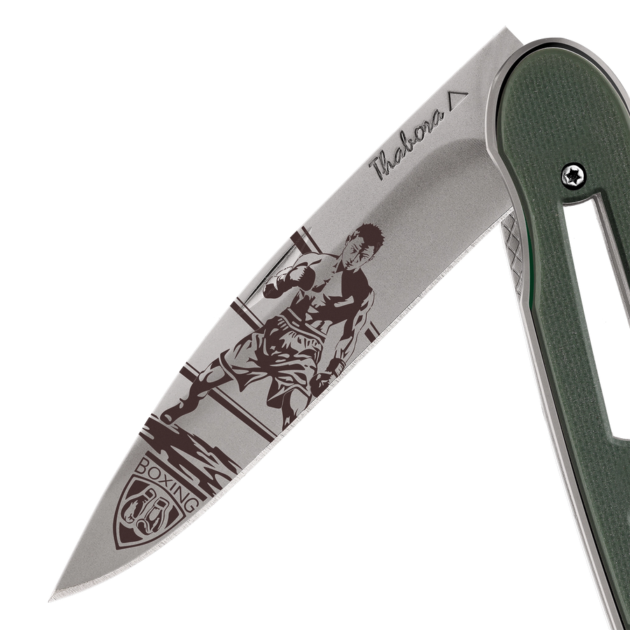 Couteau acier finition titane gris plaquette ajourée résine g10 kaki motif «boxeur»