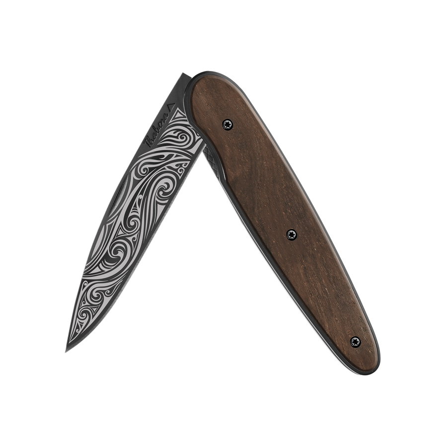 Couteau acier finition titane noir plaquette pleine bois foncé motif «volutes»