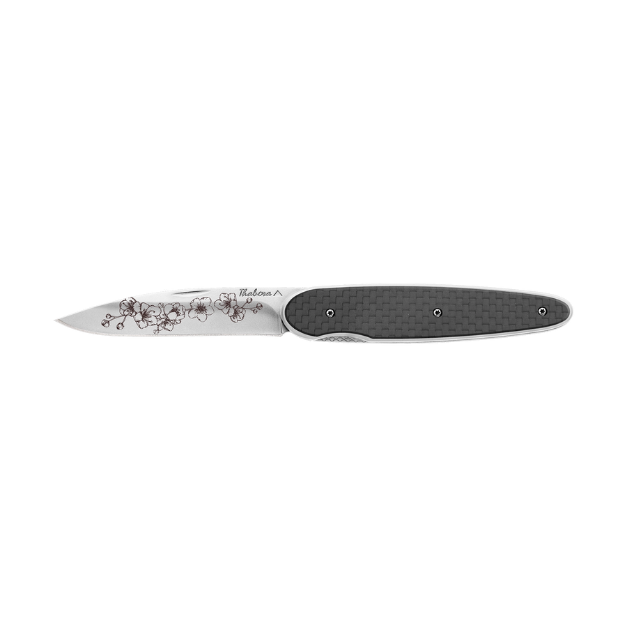 Couteau acier finition brillante plaquette pleine carbone motif «arbre fleuri»
