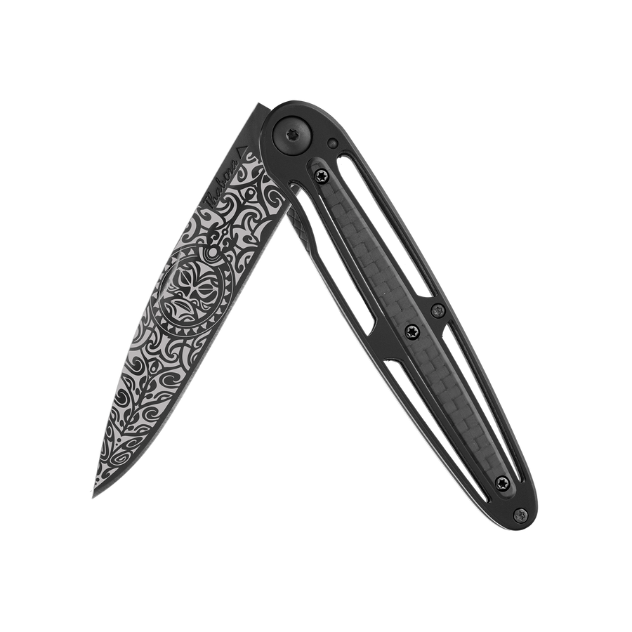 Couteau acier finition titane noir plaquette centrale carbone motif «tiki»