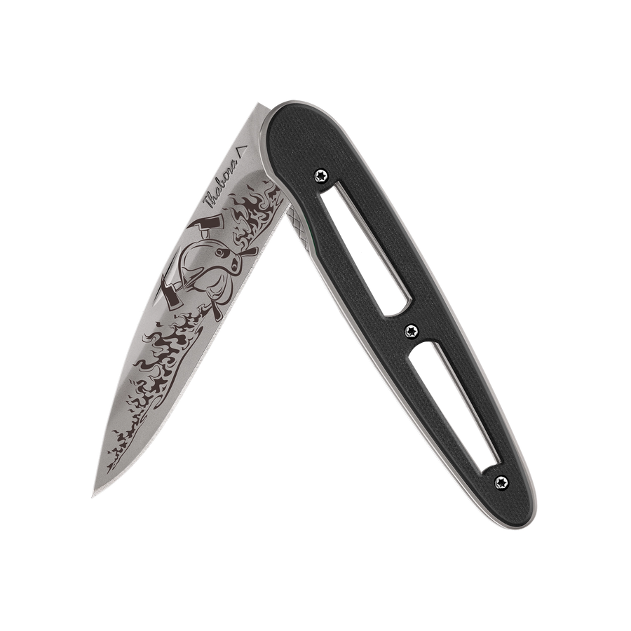 Couteau acier finition titane gris plaquette ajourée résine g10 noir motif «pompier»