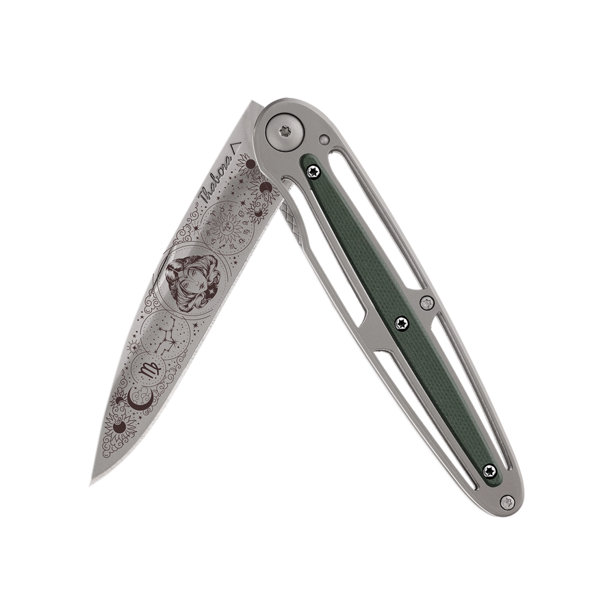 Couteau acier finition titane gris plaquette centrale résine g10 kaki motif «zodiaque vierge»